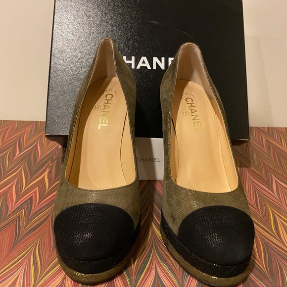 CHANEL Metallic Suede CC Platform Pumps - Picture 5 of 6